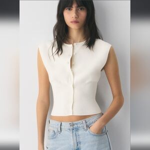 Aritzia Sleeveless GoLightly Cardigan Button-Front